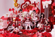 約20組のアイドルを自社で一貫プロデュース！ 