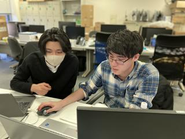 お互いに教えあって業務！