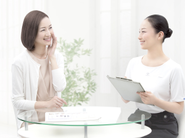 カウンセリングの様子。美容のこともそれ以外のこともお客様とのコミュニケーションが楽しいひとときです。