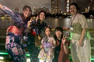 毎年夏に取引先やパートナー様をお呼びして、屋形船に乗船しています。