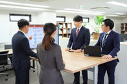 従業員同士の対話を通じて、質の高い成果を短期間で出すことを目指しています。