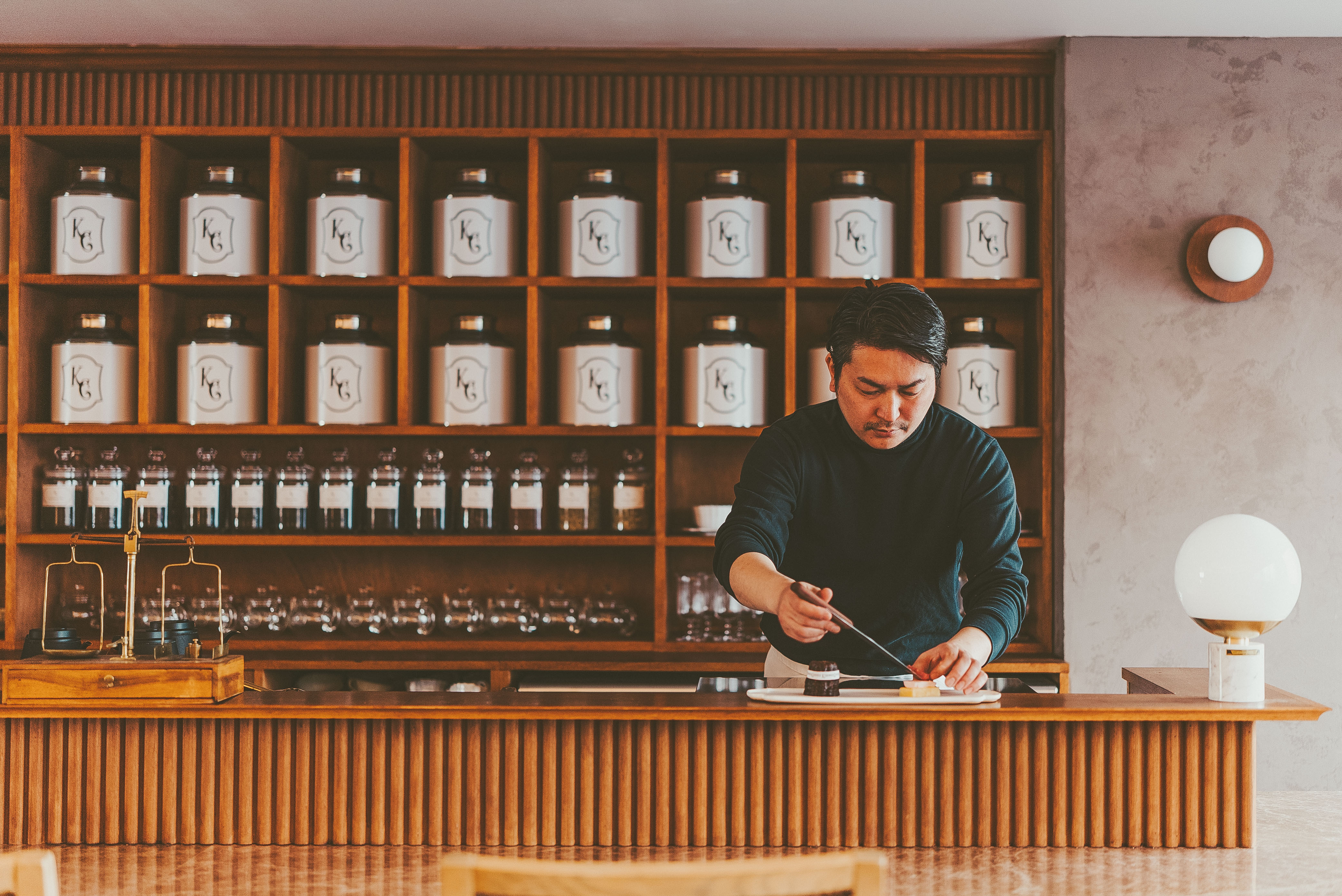 【社員インタビュー】「素材の持つ力を最大限活かしたい」SNSで大人気のカフェで新メニューを創作するシェフの想いとは？