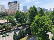 会社の窓からの景色。四ッ谷駅目の前です。