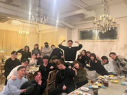 新年会の様子。普段は交流のない他部署のメンバー同士の交流もでき、仲を深めることができました。
