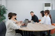 少数精鋭のチームで意思決定がスムーズです。
