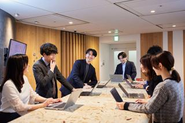 年次・性別に関係なく多くのメンバーが活躍中。明 確なキャリアルートが、あなたの成長をサポート!