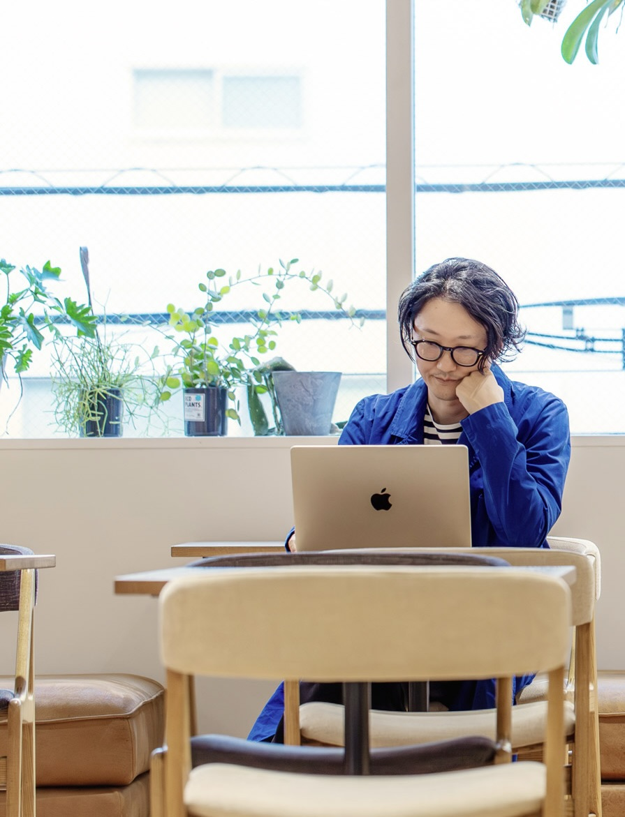 チーフインタビュー：クリエイティブ業界から教育業界へ！「“生きている“仕事を目指して」　クリエイティブチームチーフ・佐藤匡史