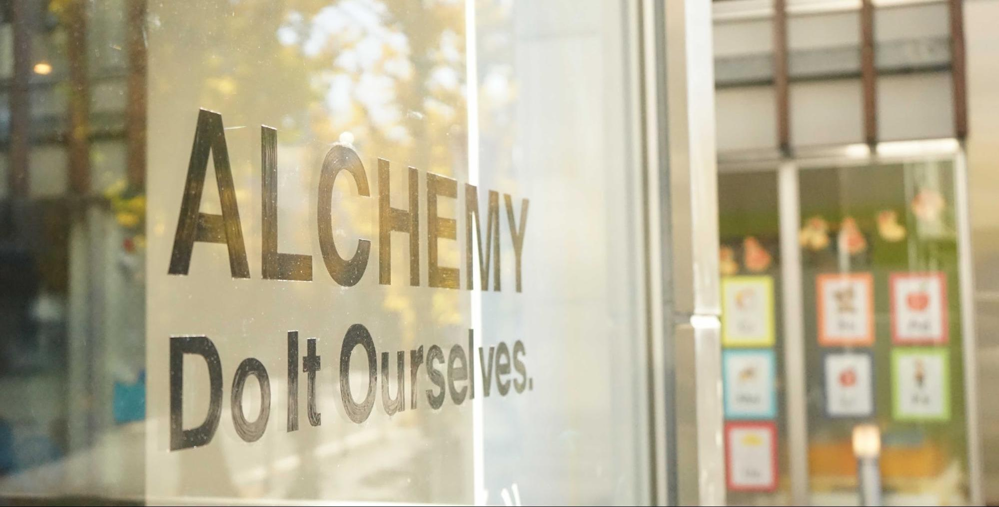 自らの知識を再確認できる社内報が、社員のモチベーションを生み出す｜Story User Interview・株式会社ALCHEMY