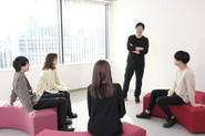 年齢や立場を関係なく意見を交換