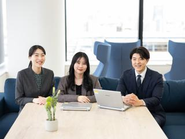 常にチャレンジを楽しむ社員が多く在籍しています！社内はお互い相談しやすい風通しの良い雰囲気です。