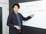 「顧客と向き合うべき営業が、なぜ膨大な事務作業に忙殺されているのか」。代表が製薬会社時代に抱いたこの強い違和感が、当社の原点です。「営業こそが最も価値創造に集中すべき」という信念が、当社のDNAとなっています。
