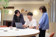Team Mediiの最大の特徴は、ミッションに強く共感したメンバーが集っているところ。Mediiの目指す世界を実現したいと心から思い、事業に取り組んでいます。