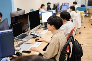 20-40代をメインに様々なバックグラウンドを持つメンバーたちが活躍中