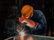 実習生受け入れ企業は主に工場や建設、農家などです。