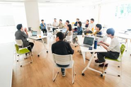 リモートワークを活用しながらも、チームにおける学び合いやコミュニケーションを大切にしています。