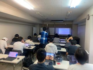 月1回の勉強会を通して、全社でノウハウや知見を共有します。