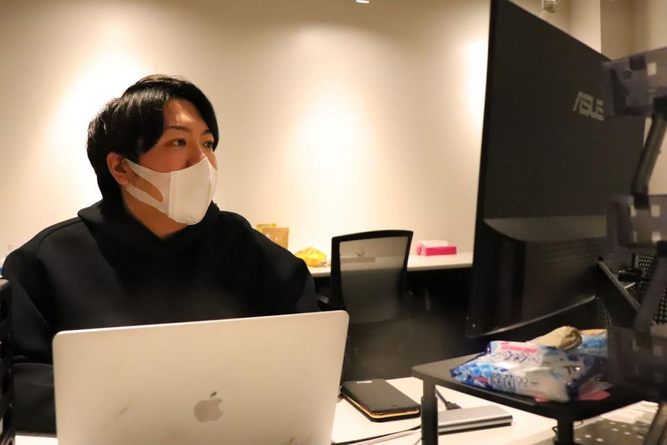 アソシエイトの1日に密着！朝は何時に出社？ランチを食べる時間が無い