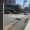 そ と