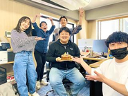 社内メンバーは基本出社しています！楽しみながらお仕事をするのがモットーなので、就業規則は社内メンバーに寄り添った内容に🎵出社するのが楽しみになりますね！