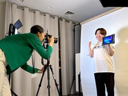 社内のスタジオで撮影。すべて自社で行います！