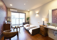 特別養護老人ホームの一室。ご本人もご家族の方にも「施設に入った」という負い目を少しでも感じてほしくない。