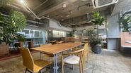 おしゃれなラウンジ・会議室も併設のクリエイティブオフィス