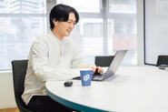 2020年2月よりリモートワークを導入。選考も完全オンラインに対応しています。