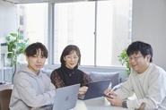 「kakeru君」「まもる君」の機能開発後は、ユーザと同じ手元環境を揃えた上で必ず導線検証へ。薬局メンバーを交え、「自分達が作ったプロダクトは、ユーザ価値を生み出せているか？」徹底的に議論。