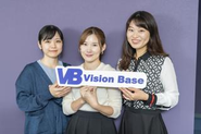 「最高の仲間」と「最高の未来」を創造する会社というVisionを掲げ日々邁進しています。VisionBaseの代表でもあり、とことん仲間思いの宮﨑は「最高の仲間が集まる会社でありたい。最高の仲間がいれば、不可能も可能になる。笑顔が溢れご機嫌で働く会社でありたい。ご入社頂ける皆さんと生涯の仲間になりたいし、ここで生涯の仲間を作ってほしい。そしてその仲間と不可能を可能にしていきたい。人間関係が希薄な会社が増える中で、そういう機能を備えた会社でありたい」と強い決意を持っています。