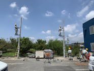 社内施設で高所作業を繰り返し練習します。入社２年目でも不安を感じたら事前に練習している社員もいます。先輩社員、社内施設等なんでも味方につけましょう！質問大歓迎です。