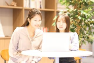 平均年齢38歳。経験豊かなメンバーから若手までフラットな関係性。