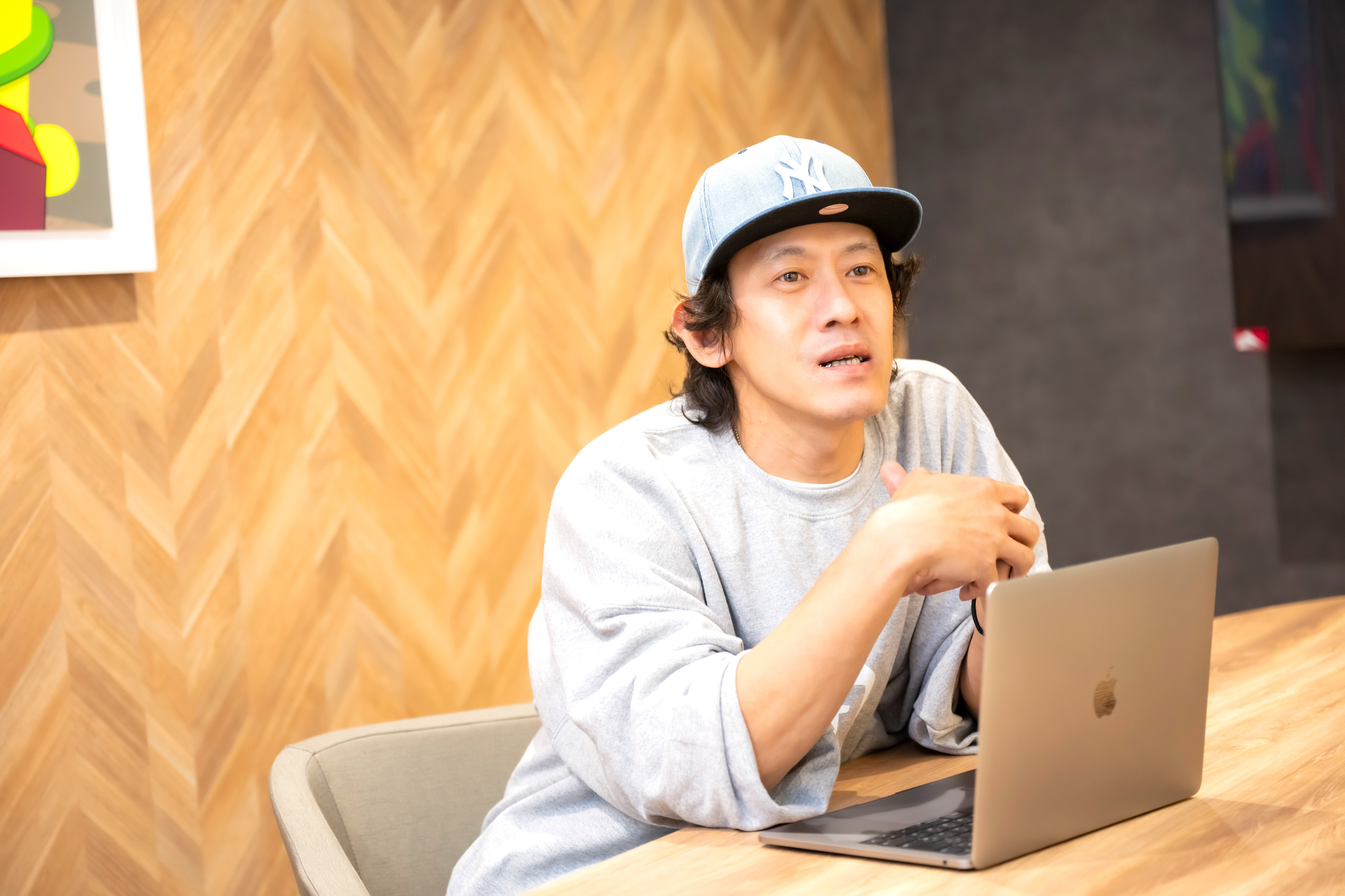 【インタビュー】シニア UXデザイナー：デザインを通して組織の共創を加速する