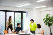 新しい事にチャレンジするメンバー！お互い刺激し合ってアイディアを出し、日々変化を楽しむ。