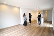 物件内覧／何もない空室での案内