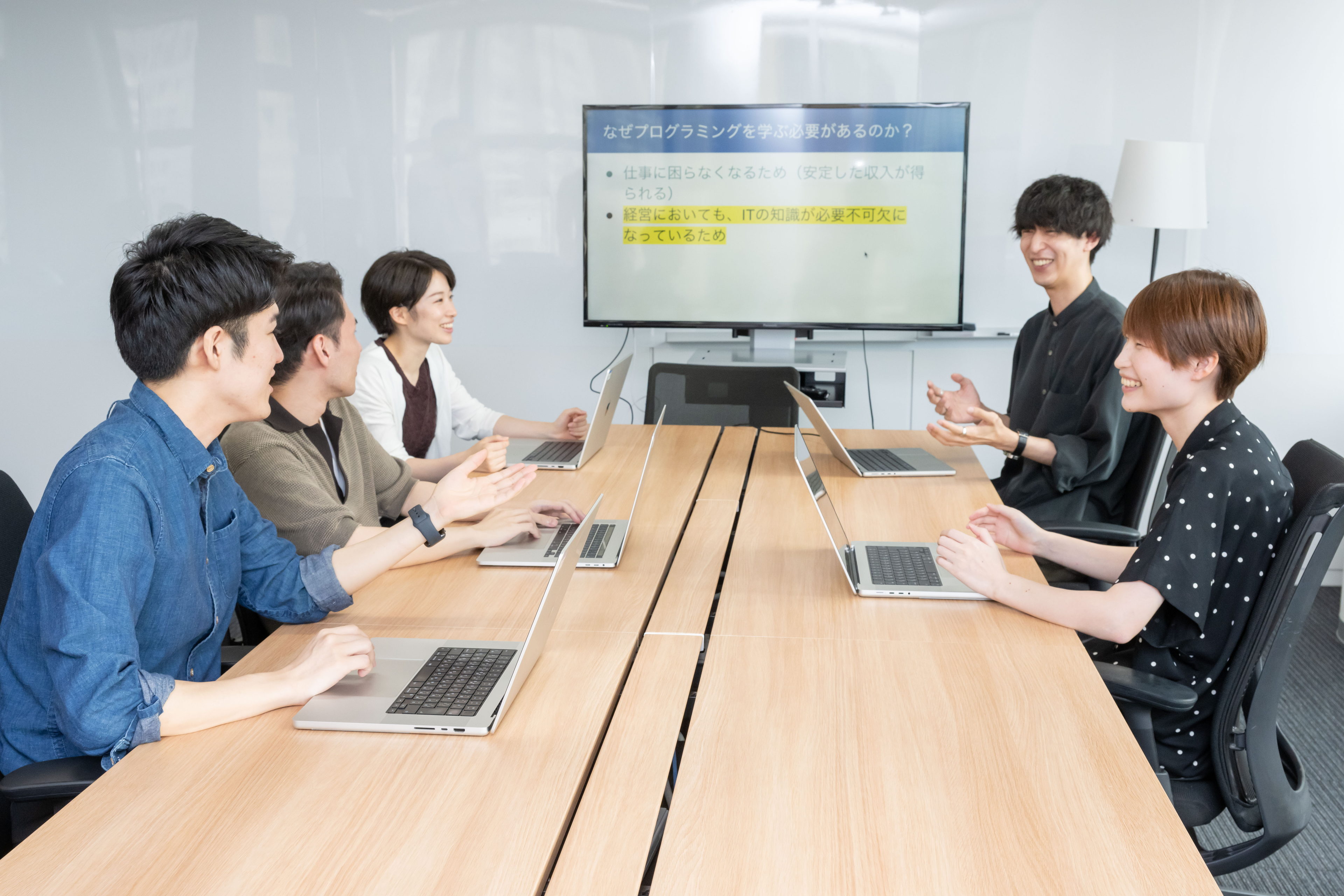 FLINTERS BASEで働く先輩社員にインタビュー！【ド文系からのエンジニア編】