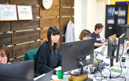 SNS運用やアプリ改善、イベント企画など、さまざまな業務に挑戦できます。これまでの経験を存分に活かせる環境です。