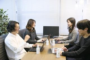 仕事中も、和気あいあいとした時間を過ごしています！