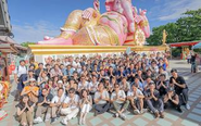 タイ研修に参加した社員たち。豊富な学びの機会があります。