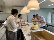 社内にはテストキッチンもあり提案力強化のために営業マン自ら調理します。