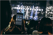 amazarashiのApplication + Event / Installationを担当。特定の周波数をキャッチするとユーザーのスマホのライトを演出に合わせてフラッシュさせる機能を実装。iOSとAndroid両方に実装できるアプリケーションの開発を行いました。