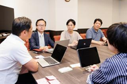 幹部の経営ミーティング。積極的な企画を推進します