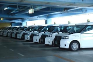 立体駐車場に並ぶJPN TAXI車両