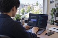 社内でのGemini活用イメージ。全社員が利用可能で、AIを使いこなす技術者を目指す環境があります。（写真はイメージです）