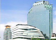 バンコクの中心地で働く。右奥ビルの31階がオフィスです。