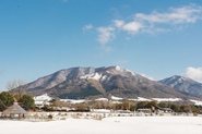 蒜山の文化の象徴でもある草原と山々