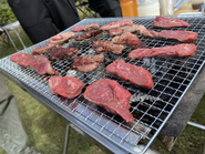 お肉を焼くイベントもあります