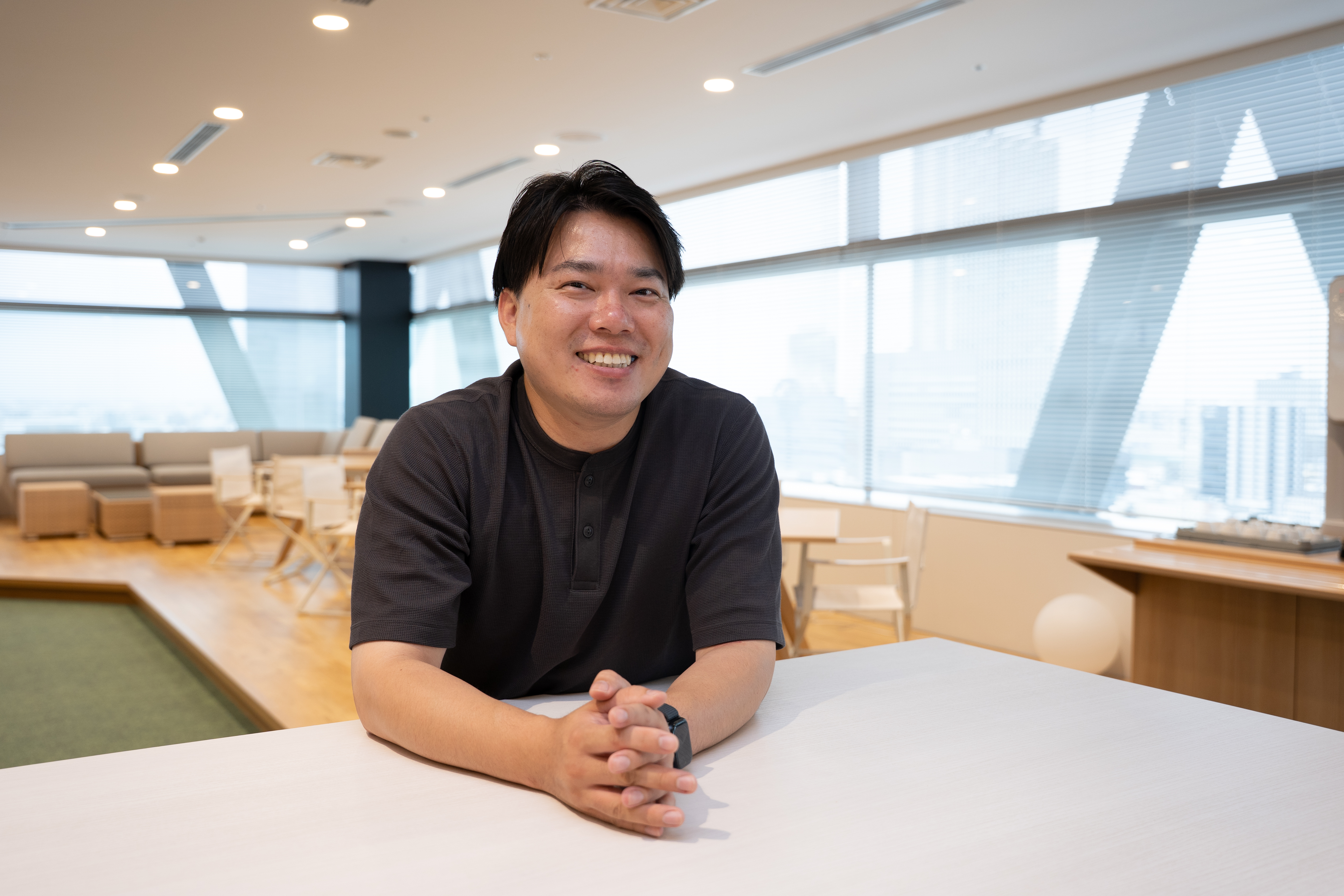 【社員インタビュー】入社半年で室長にスピード昇格！MVP獲得の社員が語る、自分の手で施設の成果を上げる楽しさ