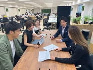 部署をまたいでのミーティング。自費診療領域の様々な情報が集まってくるのがSSFグループの強み！