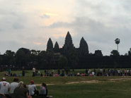 ホテルからアンコールワットまで約２０分。お客様からツアーの相談を受けることが多く、様々なお話しができます。