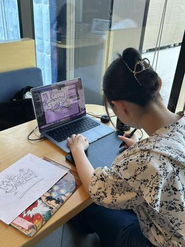 インターン、社員、役員など年次やポジションに関係なく意見できる環境です。